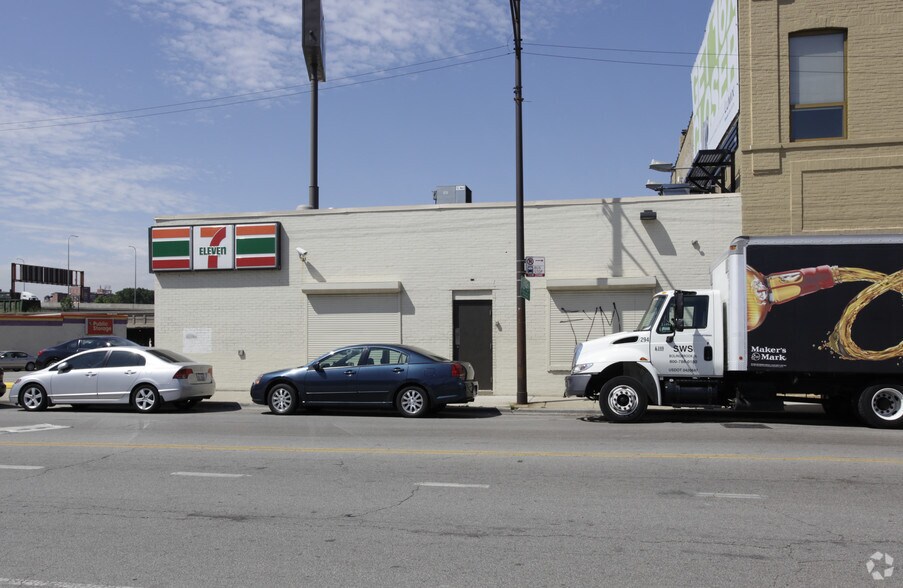 More Photos Of 1940-1952 N Elston Ave, Chicago Freestanding For Lease