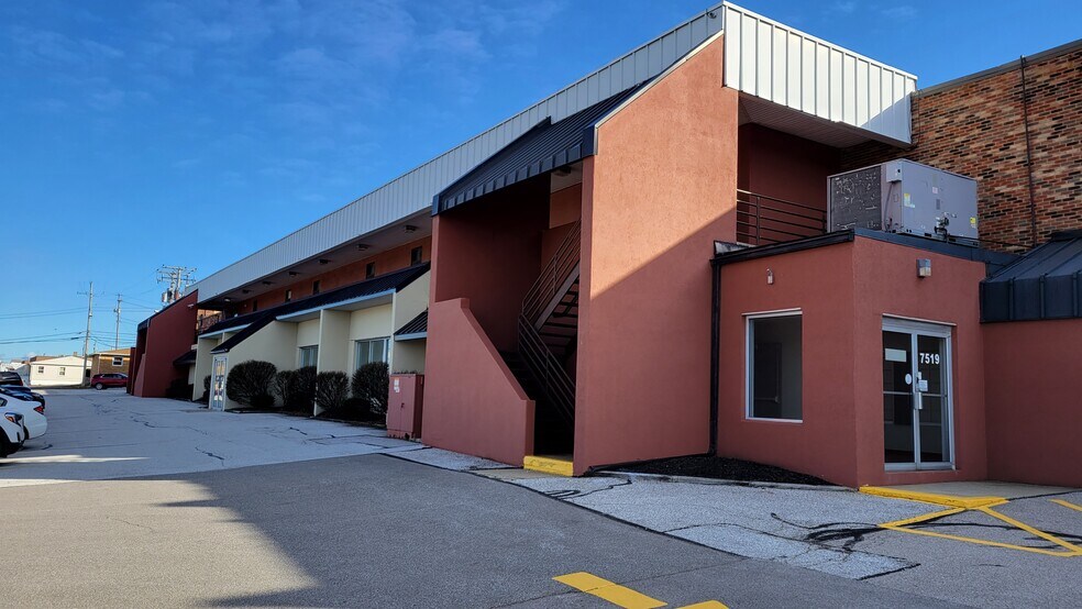 More Photos Of 7501-7537 Mentor Ave, Mentor General Retail For Lease