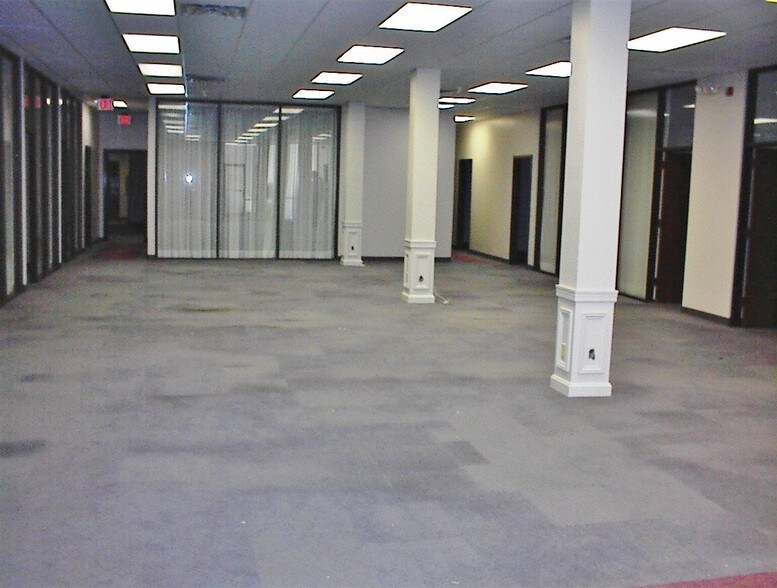 More Photos Of 235 DeSiard St, Monroe Office For Lease