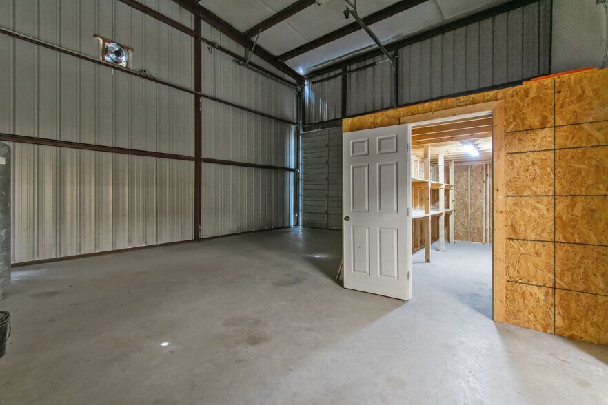 More Photos Of 21755 N I-45 Fwy, Spring Flex For Sale
