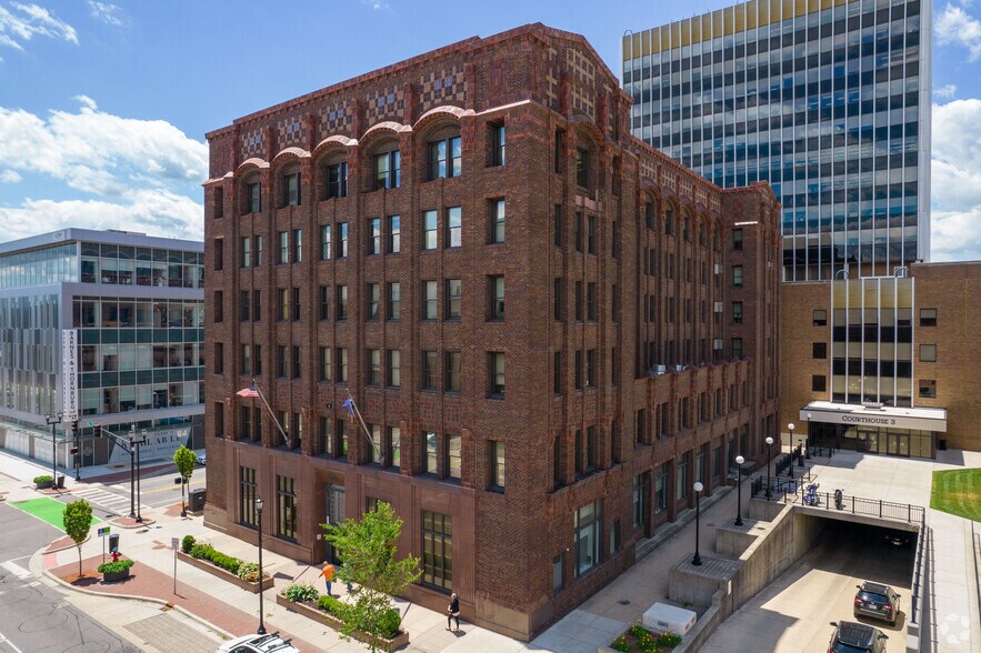 More Photos Of 205 W Jefferson Blvd, South Bend Medical For Lease