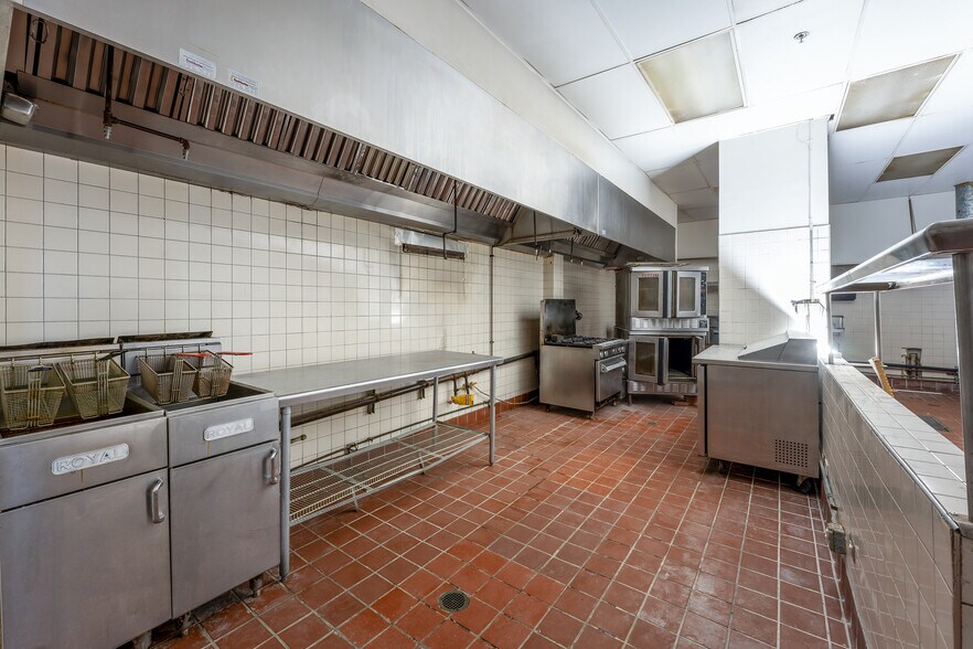 More Photos Of 825-831 5th Ave, San Diego Storefront Retail Residential For Lease