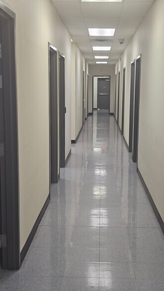 More Photos Of 2701 Southridge Dr, Wichita Falls Distribution For Lease