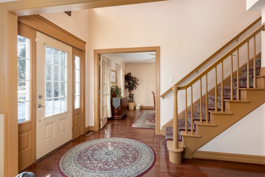 More Photos Of 860 Union Rd, West Seneca Office Residential For Sale