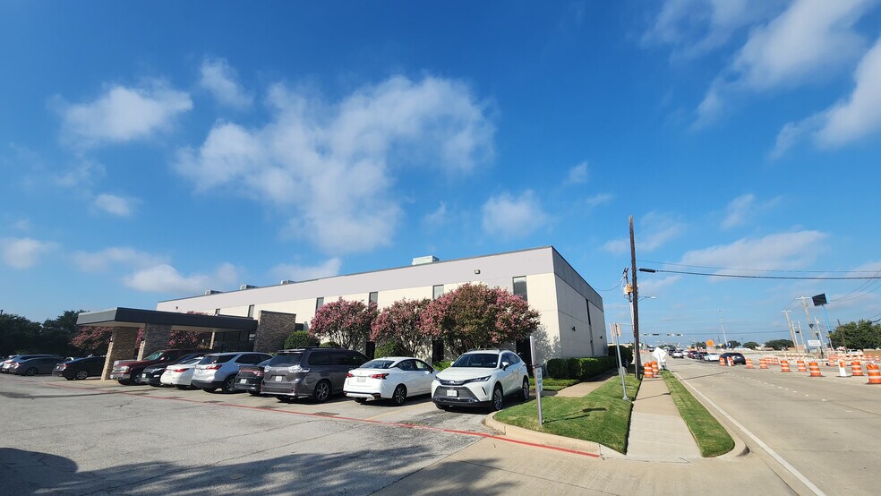 More Photos Of 560 W Main St, Lewisville Office For Sale