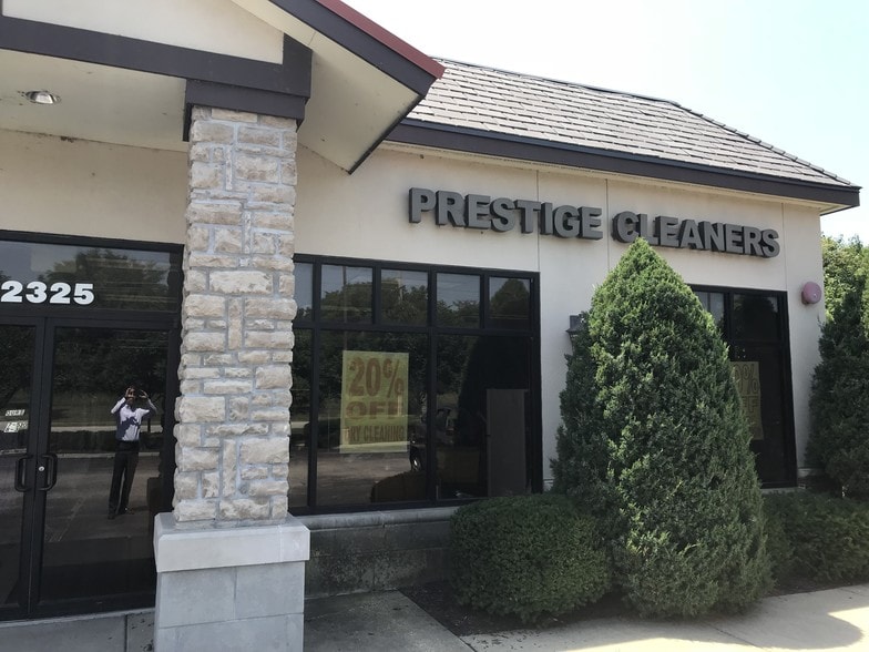 More Photos Of 14300 Kenneth Rd, Leawood Storefront Retail Office For Lease