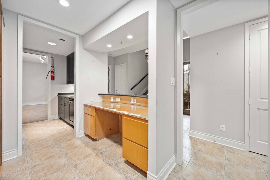 More Photos Of 10 Alabama Ct, Houston Office Residential For Sale