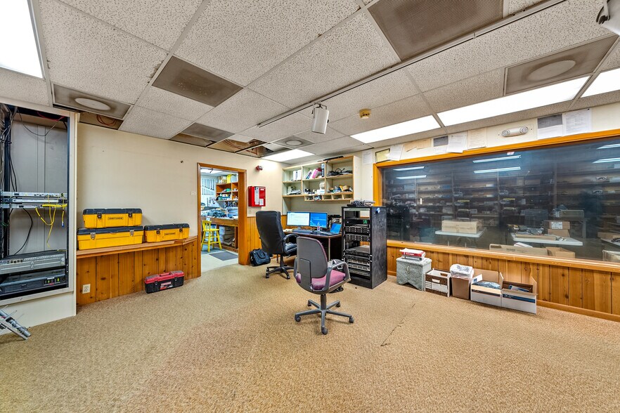 More Photos Of 655 W Umpqua St, Roseburg Radio TVTransmission Facilities For Sale