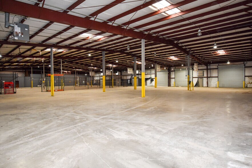 More Photos Of 214 Industrial Park Dr, Soddy Daisy Manufacturing For Lease