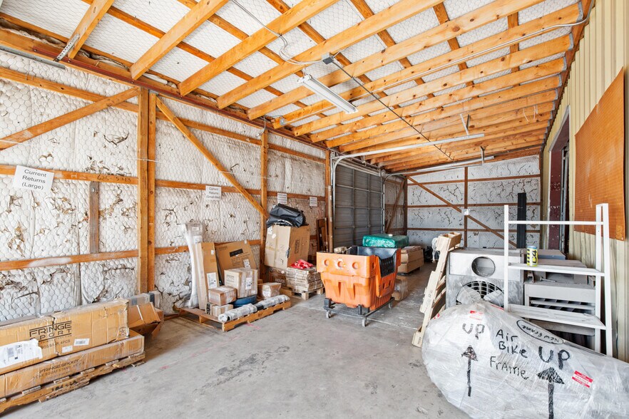 More Photos Of 9300 Brown Ln, Austin Warehouse For Lease