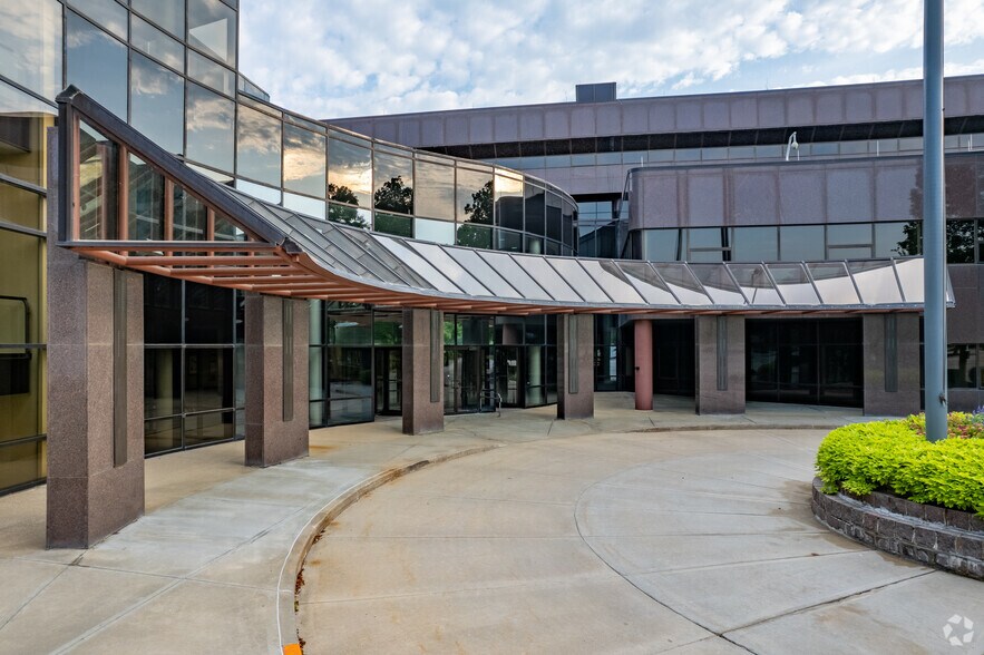 More Photos Of 5200 Metcalf Ave, Overland Park Office For Lease