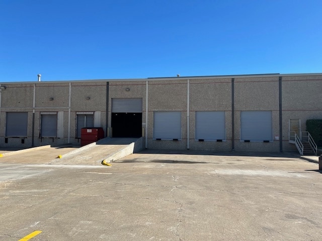 More Photos Of 12621-12623 International Pky, Dallas Warehouse For Lease