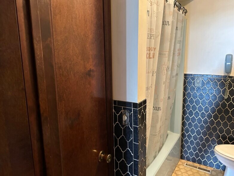 More Photos Of 907 N Hemlock St, Le Roy Warehouse For Sale