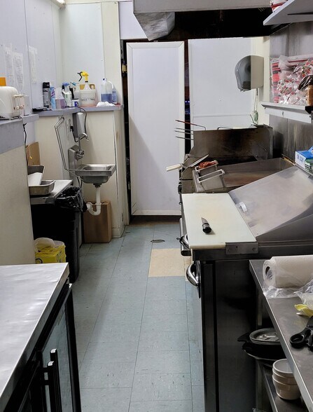 More Photos Of 209 N 5th Ave E, Truman Freestanding For Sale