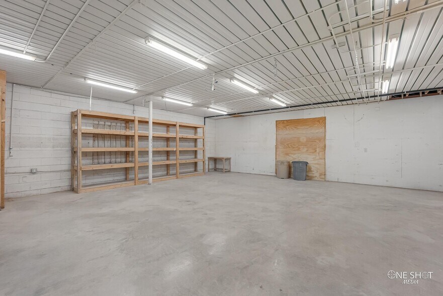 More Photos Of 1929 S Treadaway Blvd, Abilene Showroom For Lease