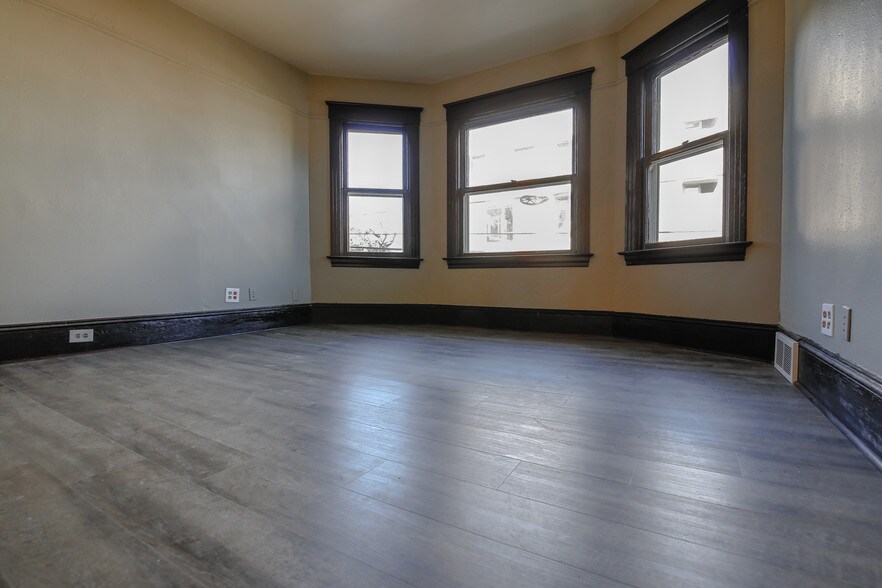 More Photos Of 1536 NW 23rd Ave, Portland Storefront Retail Office For Sale
