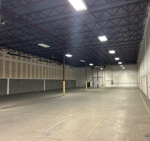 More Photos Of 4718-4744 94 Av NW, Edmonton Distribution For Lease