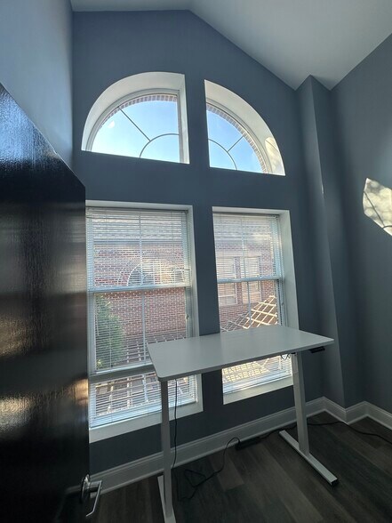 More Photos Of 21165 Whitfield Pl, Sterling Medical For Lease