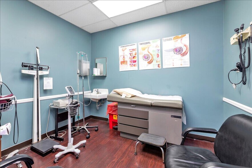 More Photos Of 1620 Front St, East Meadow Medical For Lease