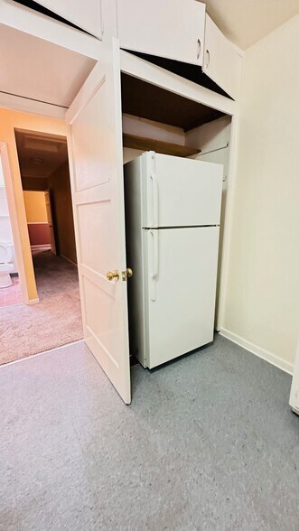 More Photos Of 2809-2815 Macdonald Ave, Richmond Office For Sale