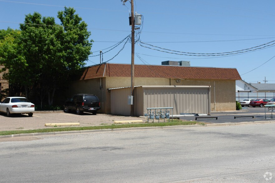 More Photos Of 5217 50th St, Lubbock Freestanding For Sale
