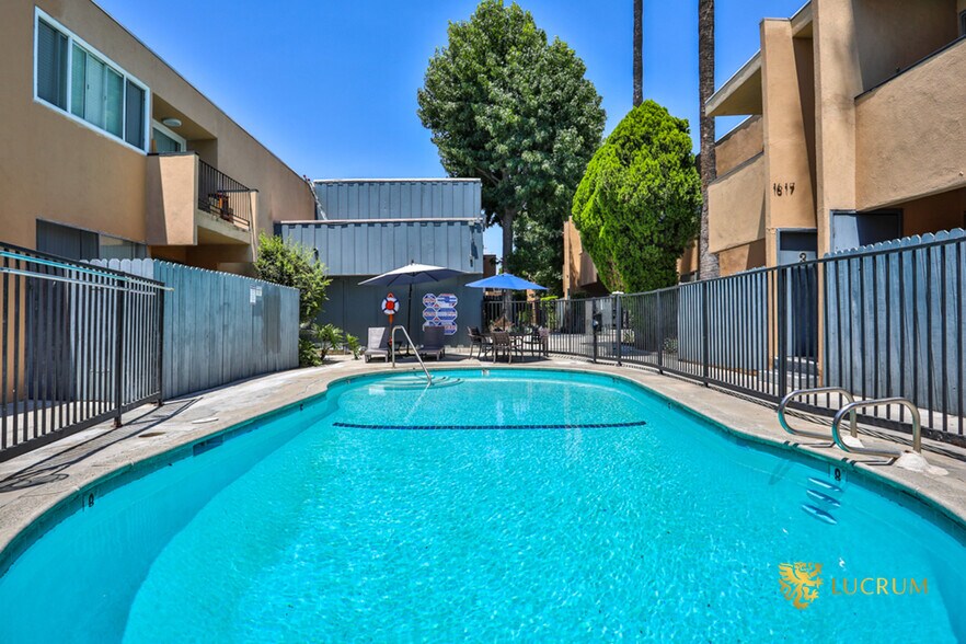More Photos Of 20951 Roscoe Blvd, Canoga Park Apartments For Sale