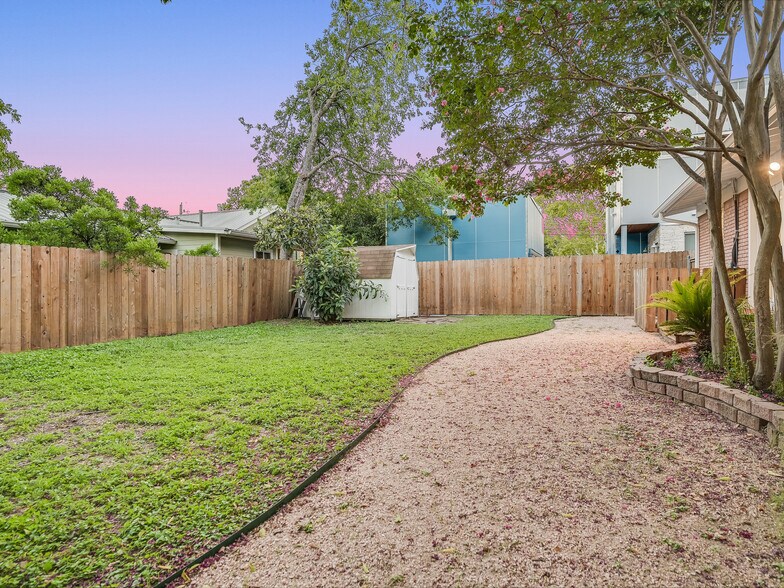 More Photos Of 2117 Shoalmont Dr, Austin Office Residential For Sale