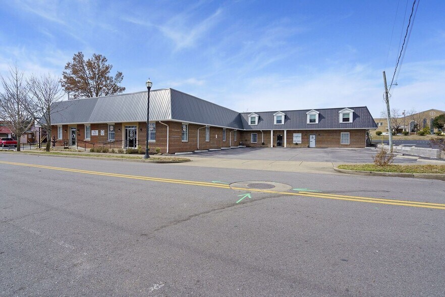 Primary Photo Of 607 Locust St, Springfield Office For Sale