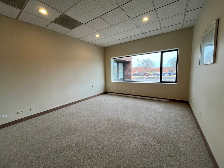 More Photos Of 919 N Plum Grove Rd, Schaumburg Office For Sale