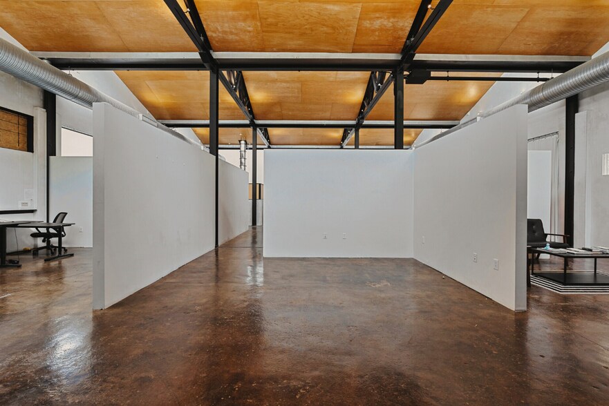 More Photos Of 311-321 Sixth St, San Antonio Office For Sale