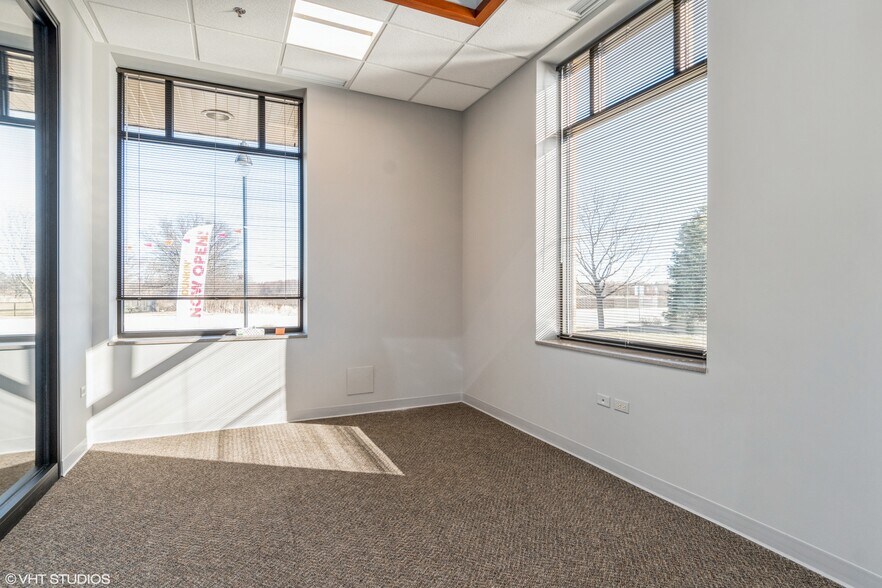 More Photos Of 1004 104th St, Naperville Office For Sale