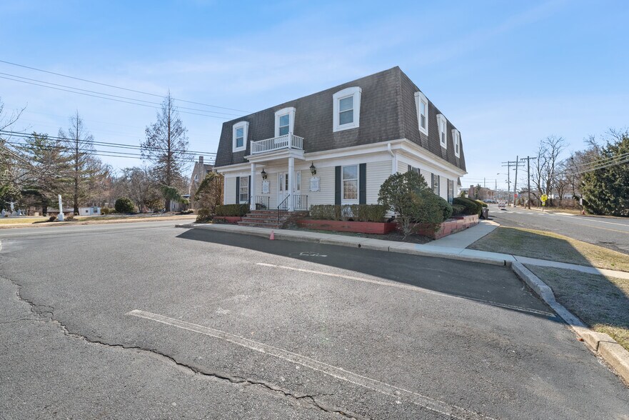 More Photos Of 9 Leonardville Rd, Middletown Medical For Lease