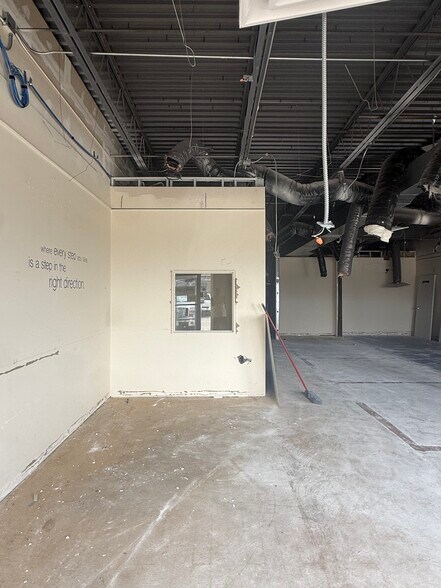 More Photos Of 4840 Asbury Rd, Dubuque Storefront Retail Office For Lease