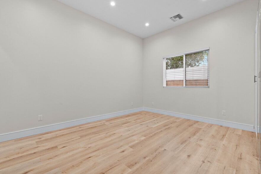 More Photos Of 15952 Simonds St, Granada Hills Apartments For Sale