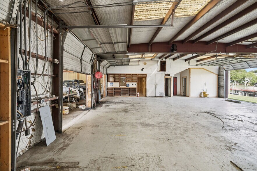 More Photos Of 100 Pecan Dr, Schertz Service For Lease