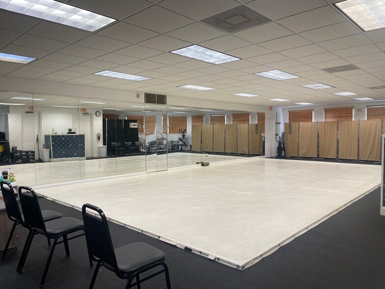 More Photos Of 1446 N Krome Ave, Florida City Office For Sale