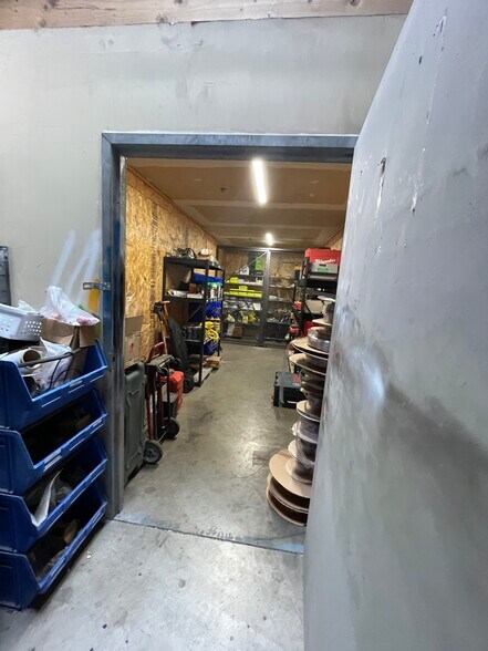 More Photos Of 6262 N 57th Ave, Glendale Manufacturing For Sale