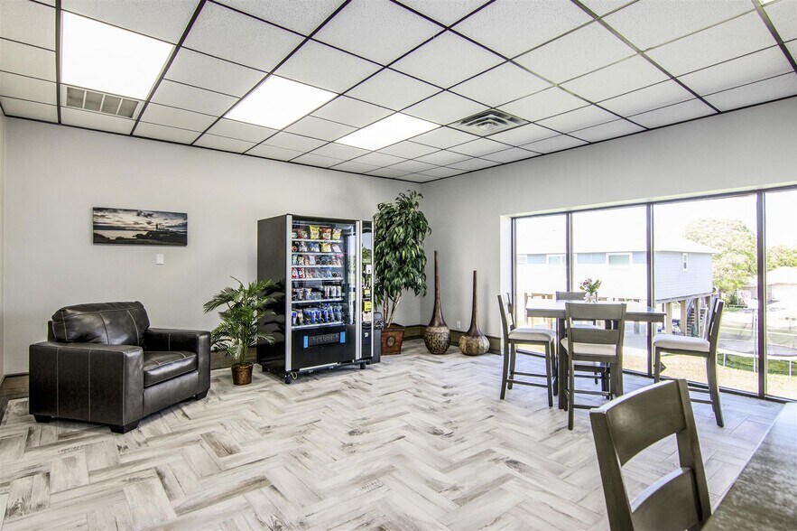 More Photos Of 601 Cien Rd, Kemah Unknown For Lease