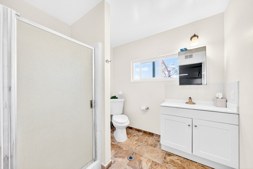 More Photos Of 15003 Larch Ave, Lawndale Apartments For Sale