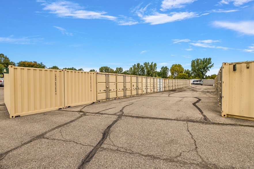 More Photos Of 59120 Oasis Center Dr, South Lyon Self Storage For Sale