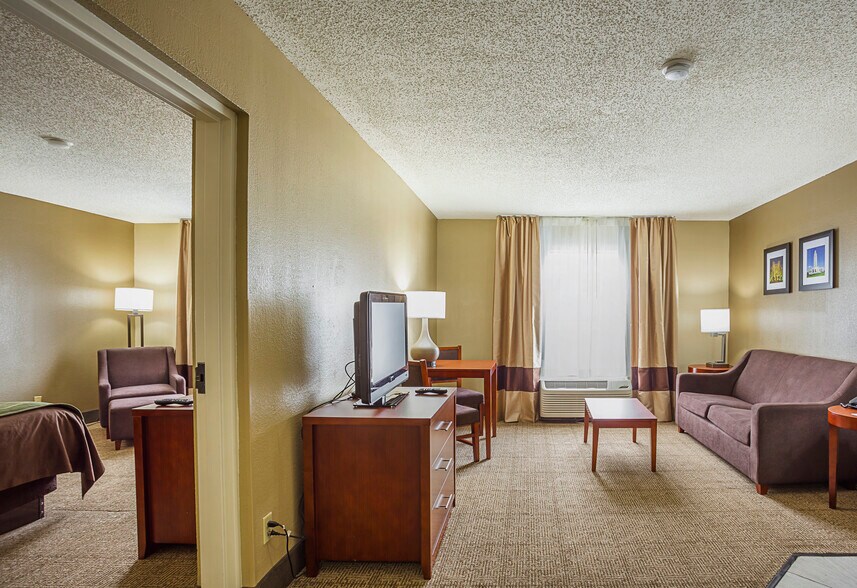 More Photos Of 4924 Constitution Ave, Baton Rouge Hotel For Sale