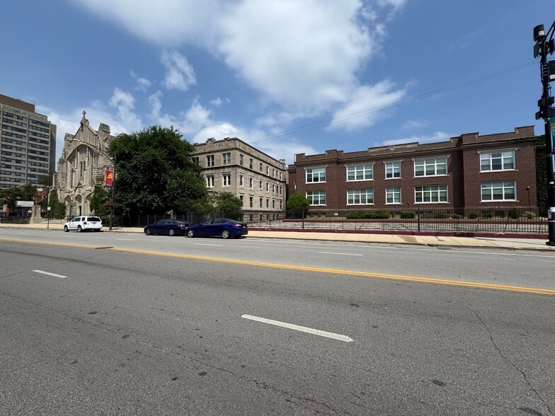 More Photos Of 1000 47th St, Chicago Religious Facility For Sale