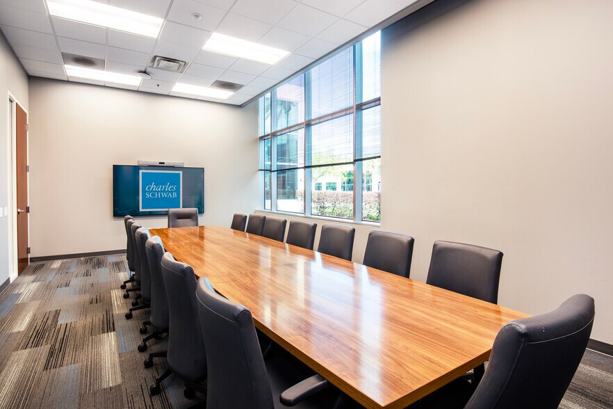 More Photos Of 70 S Keller Rd, Orlando Office For Sale