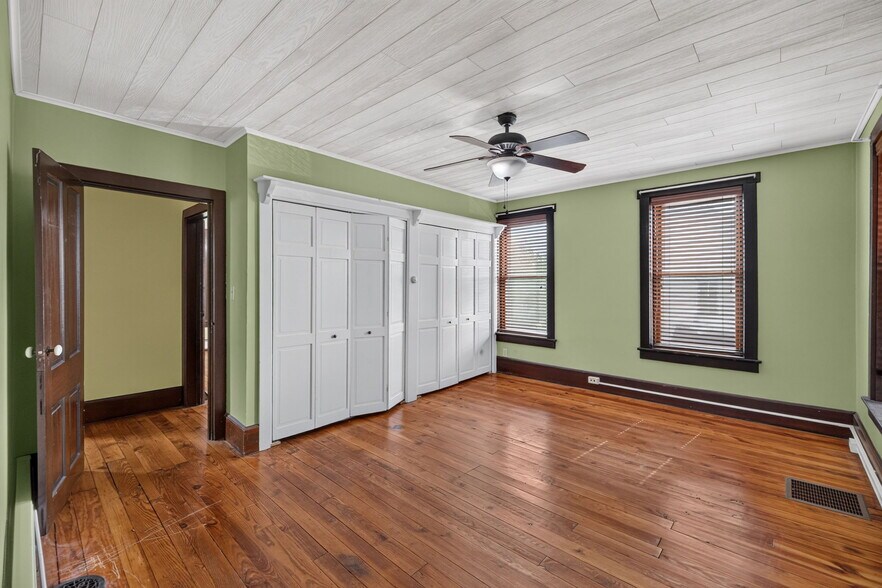 More Photos Of 330 Mahoning St, Milton Office For Sale