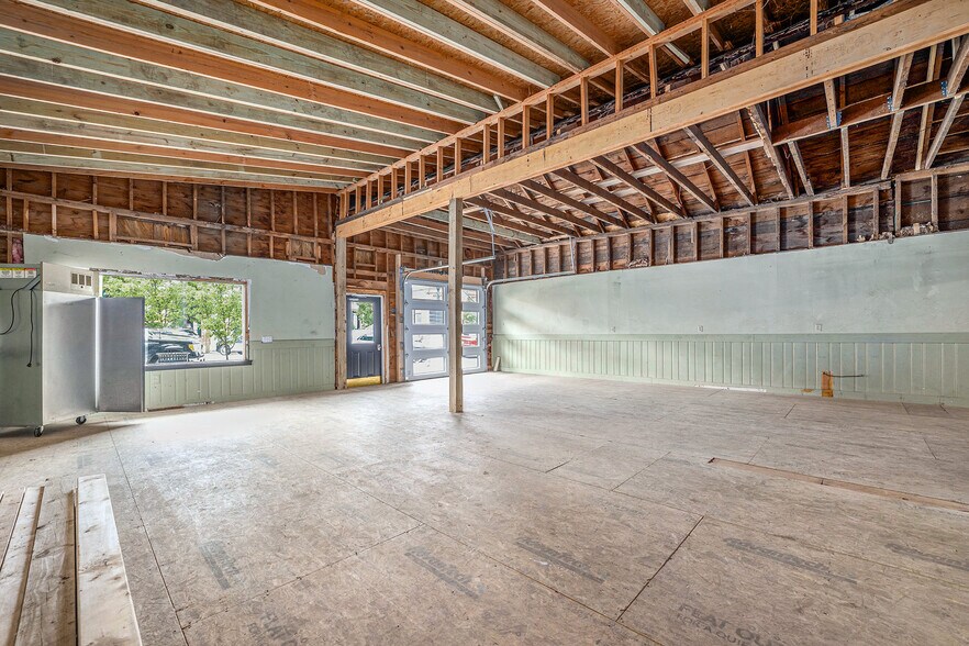 More Photos Of 135 River St, Elk Rapids Storefront Retail Office For Sale