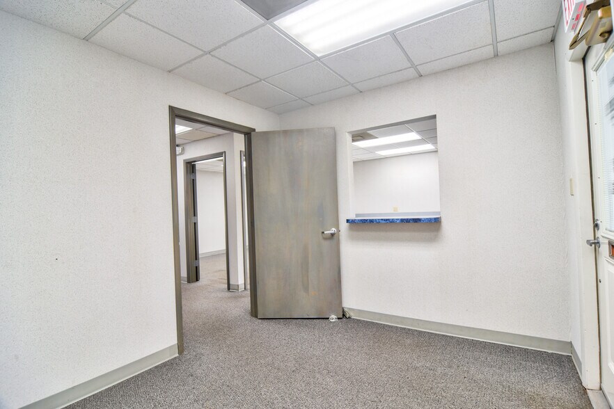 More Photos Of 3275 66th St N, Saint Petersburg Medical For Sale