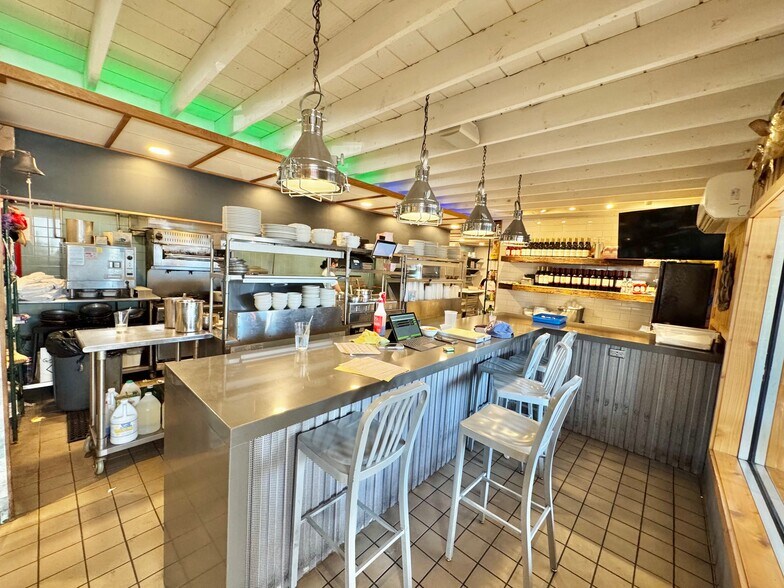 More Photos Of 4257 Austin Blvd, Island Park General Retail For Sale