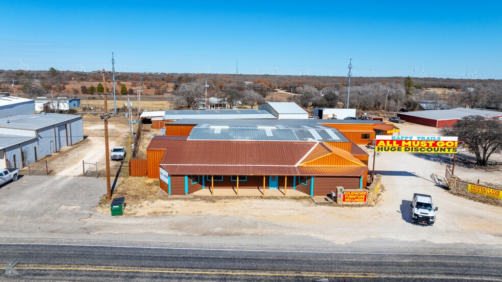 More Photos Of 302 N Access Rd, Clyde Showroom For Sale