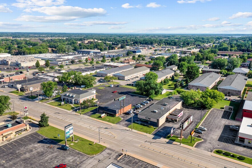 More Photos Of 1518 W Mason St, Green Bay Freestanding For Sale