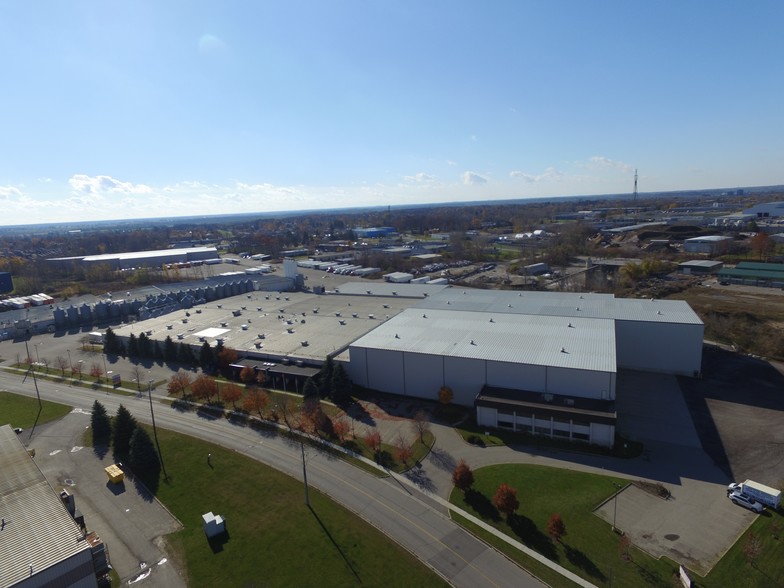 More Photos Of 75 Plant Farm Blvd, Brantford Warehouse For Lease